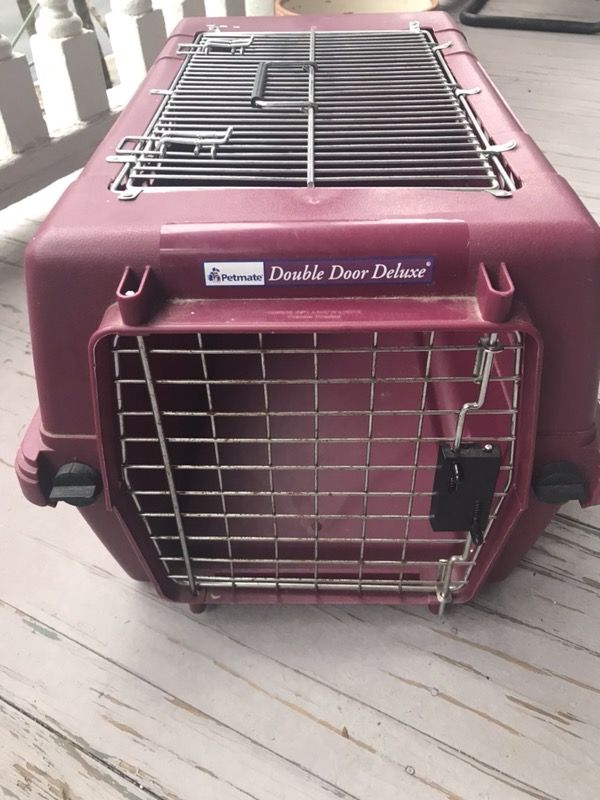Petmate double door deluxe pet carrier for Sale in Philadelphia, PA