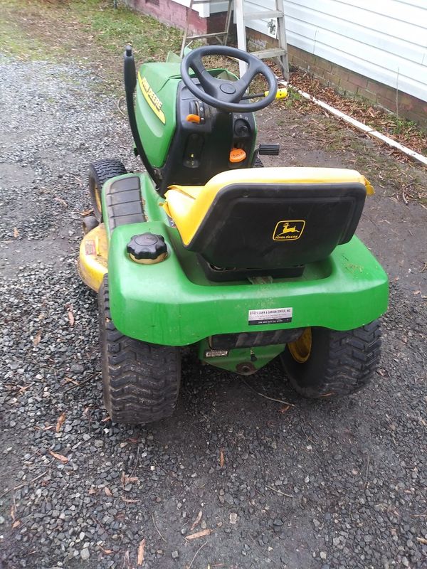 John Deere LT155 riding mower runs an cuts good 15.5hp 38