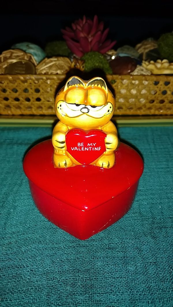 garfield zodiac figurines