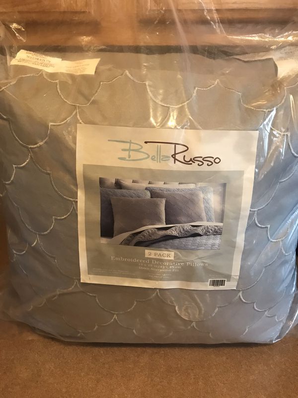 Pillows Decorative 2 pack Bella Russo for Sale in Cleveland, OH - OfferUp