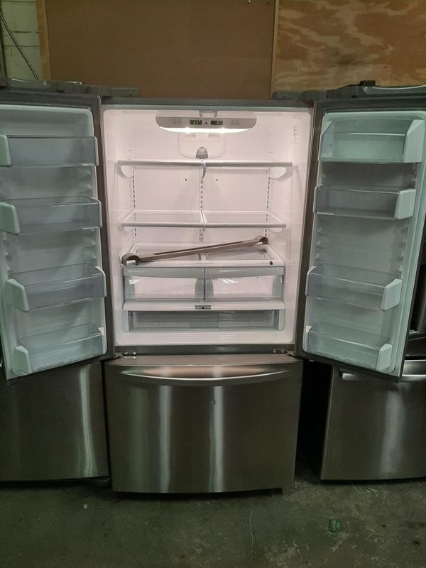 Kenmore 33 inch wide Refrigerator in excellent condition for Sale in