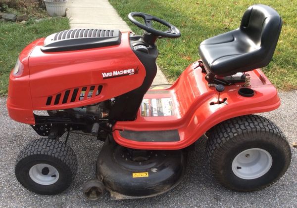 2016 Mtd Yard Machine Riding Mower With 42” Cut Like New Just Serviced