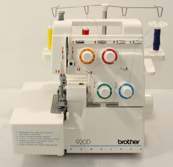 Brother 920D Homelock Serger Sewing Machine for Sale in Los Angeles, CA