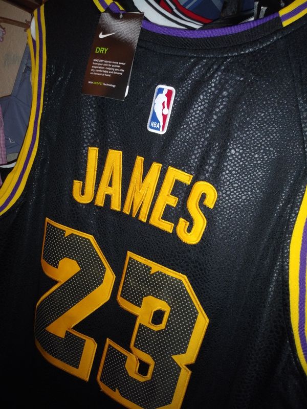 LeBron james los Angeles lakers Jersey black for Sale in ...