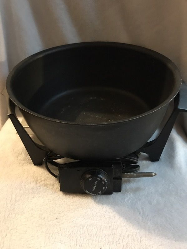 West bend 5 quart Souper Pot Electric Dutch Oven for Sale in Estill ...