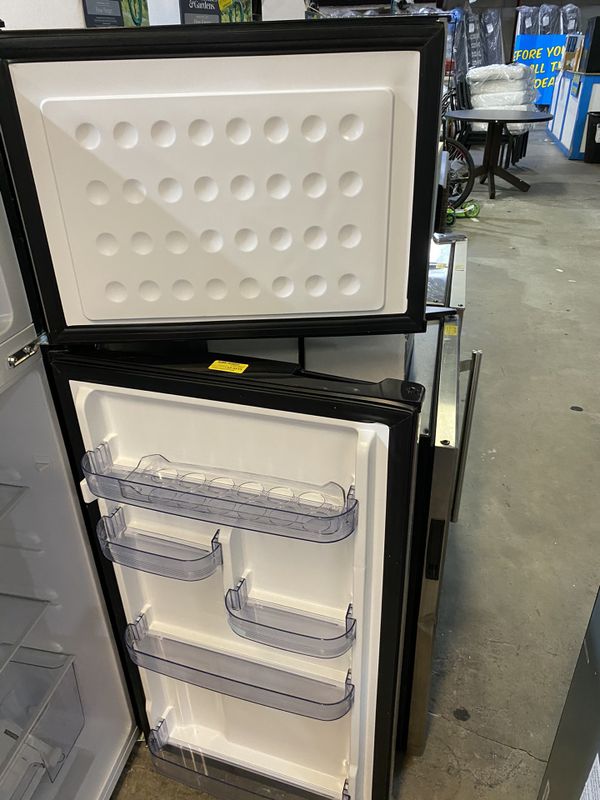 New! Thomson 7.5 cu. ft. Top freezer/refrigerator for Sale in Vero