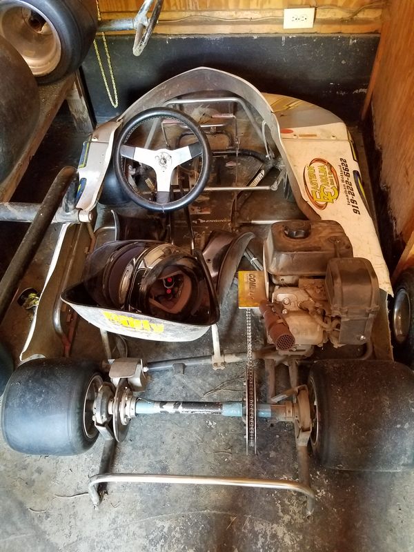 Racing go kart runs good it's a twister frame or the Harbor Freight
