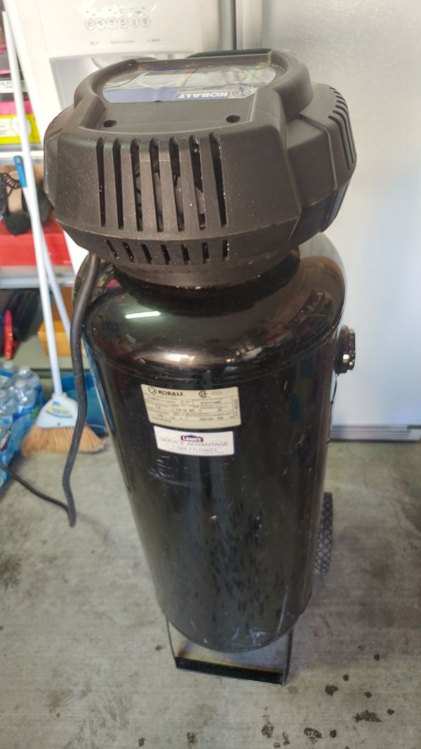 "KOBALT" 22 GAL , 1.3 HP , 155 PSI PORTABLE AIR COMPRESSOR , WORKS GOOD