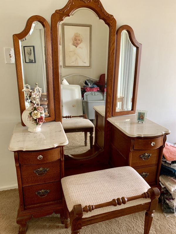 Vanity Lexington Trifold Mirror Chair For In Alhambra Ca Offerup