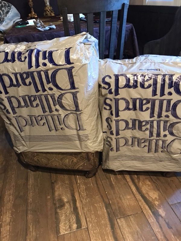 Beautiful designer Reba McEntire luggage for Sale in Miami Gardens, FL