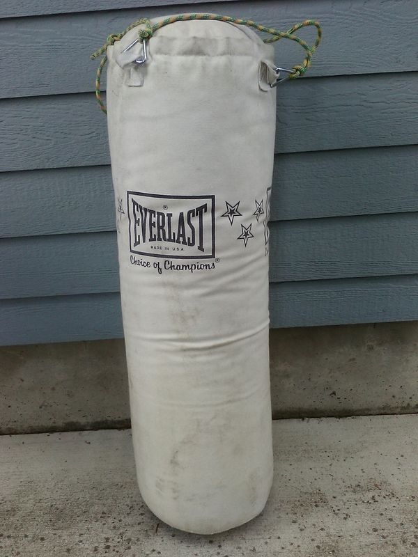 EVERLAST heavyduty offwhite canvas HEAVY BAG for Sale in Puyallup, WA