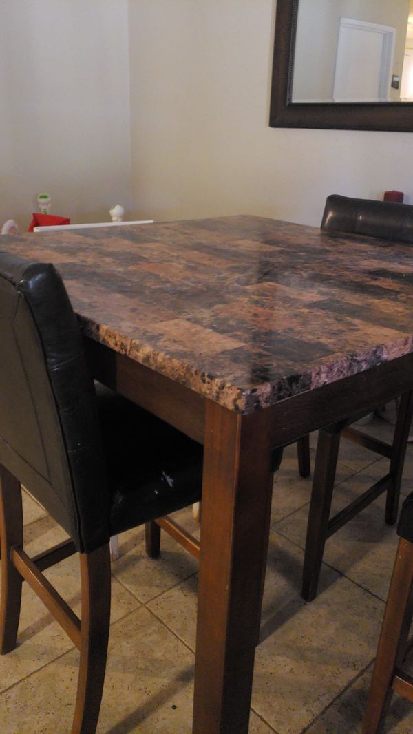 4 seat dining table for Sale in Victorville, CA - OfferUp