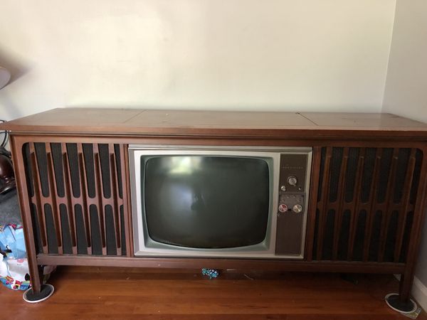 Vintage Floor Model Tv Excellent Condition For Sale In