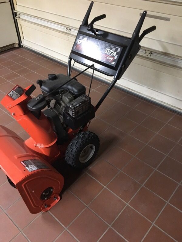 BARELY USED Ariens ST724 snow thrower snow blower 24" for Sale in