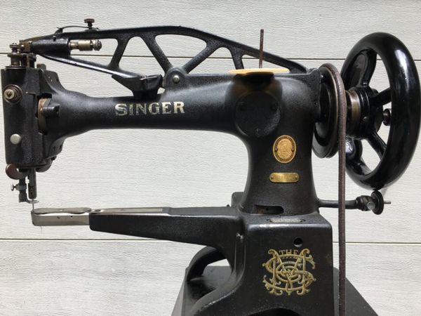 Vintage Industrial SINGER 29K71 Leather Treadle Sewing Machine for Sale