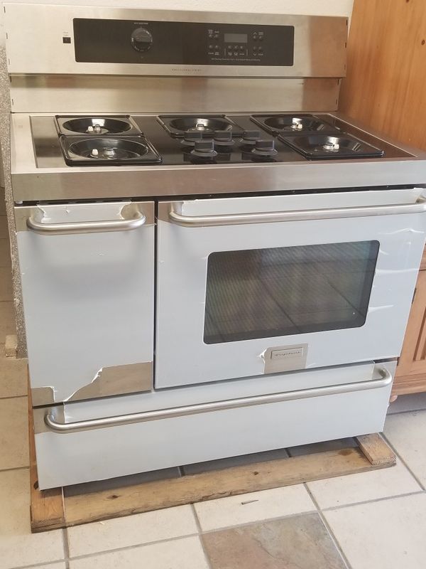 Frigidaire Professional Series Gas/Electric Stove for Sale in Saint