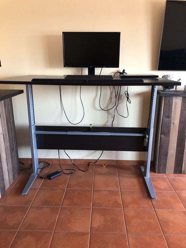 Raise/lower Computer desk for Sale in San Diego, CA - OfferUp