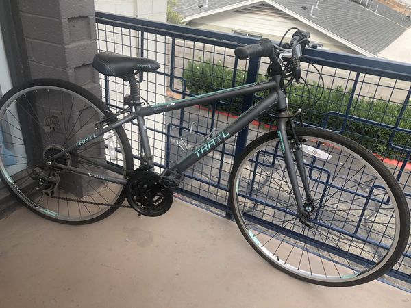 trayl 700c hybrid bike