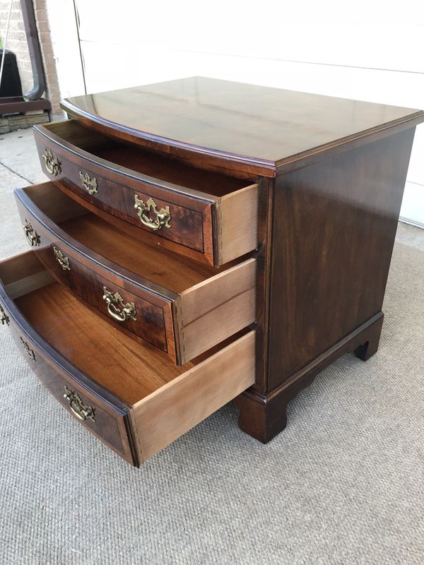 ASTON COURT BY HENREDON NIGHT STAND for Sale in Dallas, TX OfferUp