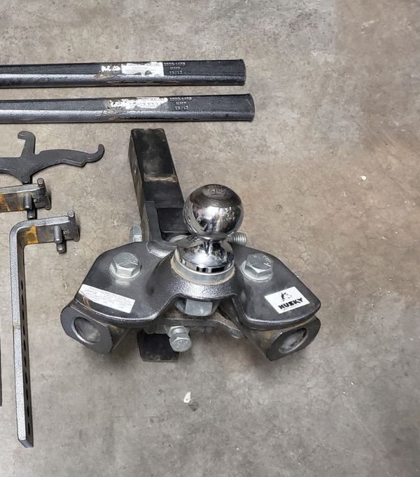 Husky Centerline TS weight distribution hitch for Sale in Tucson, AZ