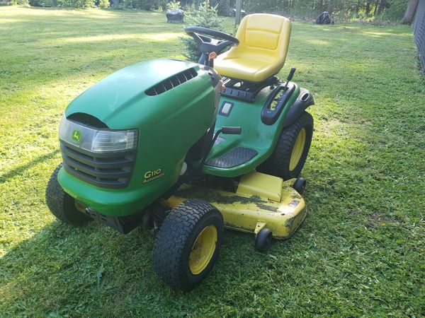 John Deere Lawn Mower Tractor G110 for Sale in Federal Way, WA - OfferUp