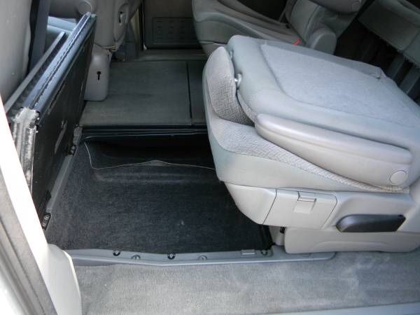 2005 Chrysler Town & Country Minivan Stow n Go seats 7 passenger for ...