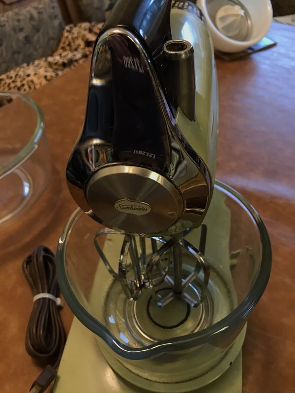 Vintage 1960’s Sunbeam Mixmaster Avocado Green Stand Mixer for Sale in