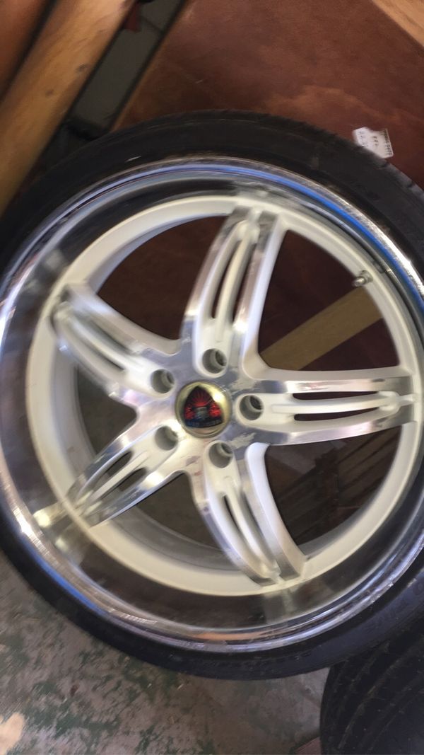 Merceli White/Chrome Rims 20in for Sale in Laveen Village, AZ OfferUp