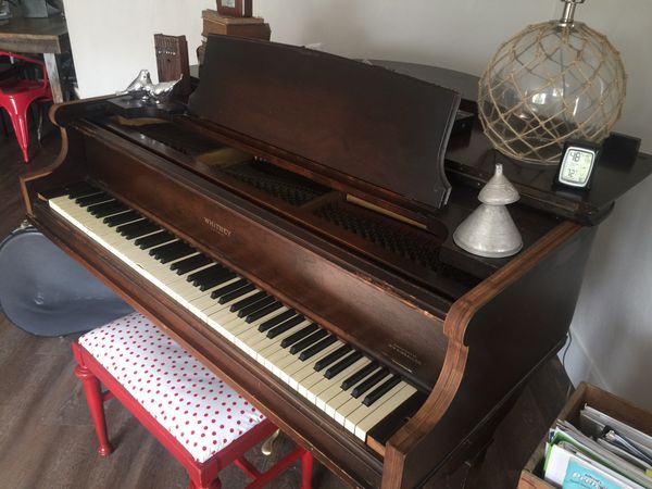 what is a w w kimball baby grand piano