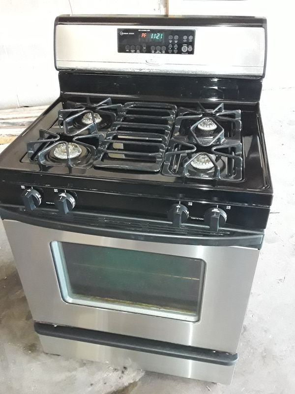Gas stove ( whirlpool) for Sale in Rockford, IL OfferUp