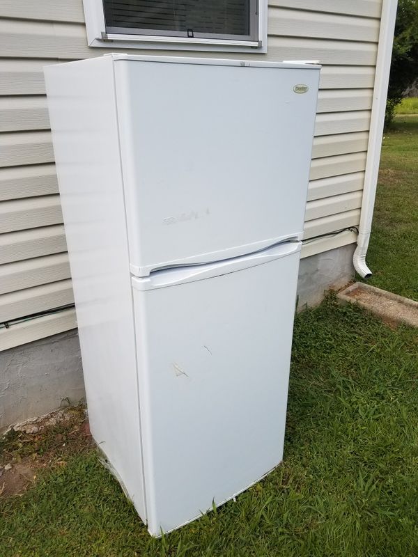 Small refrigerator for Sale in Richmond, VA OfferUp