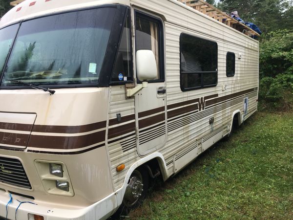 1986 Winnebago Chieftain 26’ (for parts / fixer-upper) for Sale in