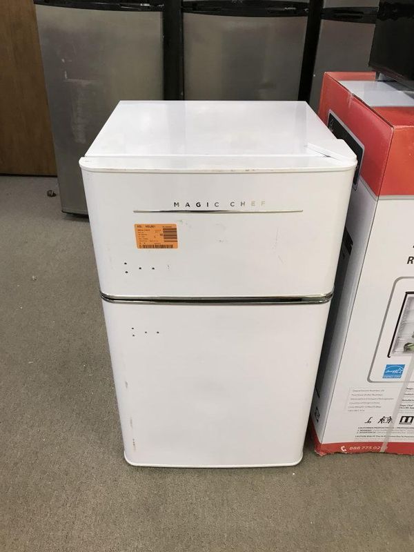 Magic Chef Retro 3.2 Cu. Ft. 2 Door Mini Fridge in White for Sale in