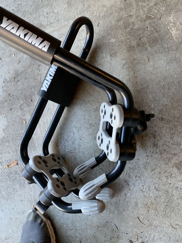 Yakima Q Tower 48” Roof Rack and Hullraiser Kayak Rack for Sale in Lake Stevens, WA OfferUp