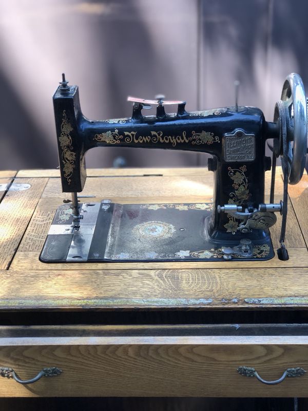 Vintage 1897 New Royal Sewing Co. - Treadle Sewing Machine for Sale in