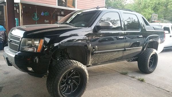 Lifted avalanche 35s 22x12 for Sale in Humble, TX - OfferUp