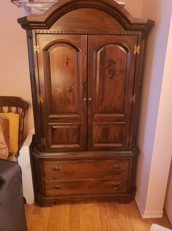 Queen Size Bennington Pine Furniture Set for Sale in WASHINGTONVLE, NY