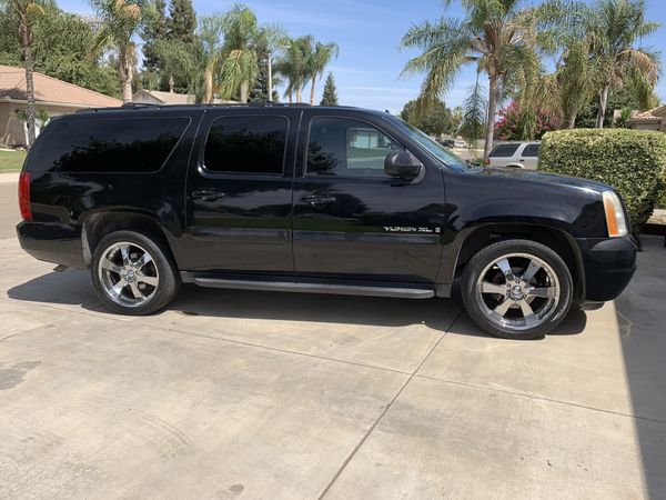 9 passenger 2007 GMC Yukon XL for Sale in Visalia, CA - OfferUp