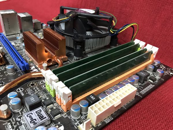 MSI Motherboard P7N SLI Core 2 Quad 250GHz-4 GB Memory Heat Sink