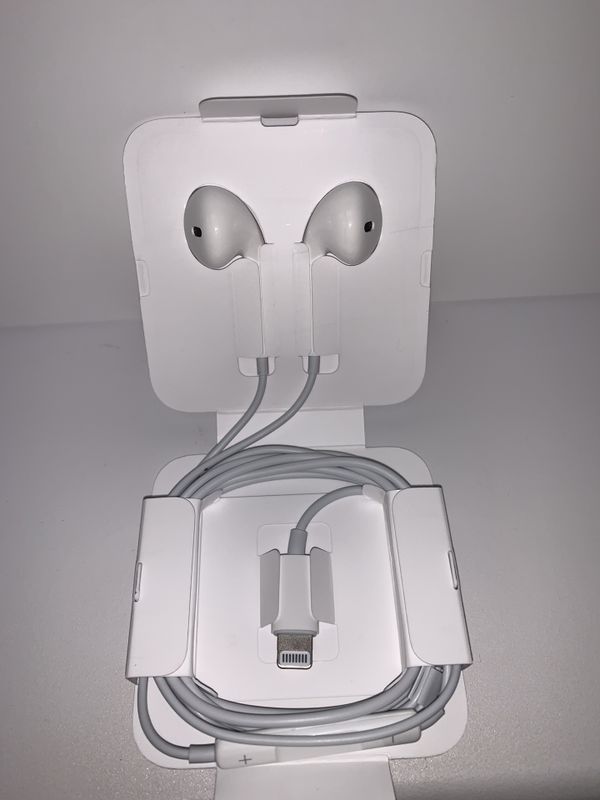 Apple iPhone / iPad Earpods (wired headphones), Adapters, and Charge ...