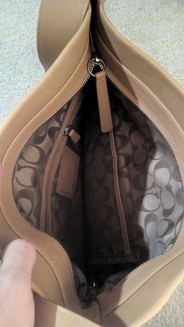 Coach bag purse light brown tan EUC for Sale in Mountlake Terrace, WA - OfferUp