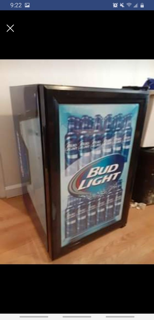 Bud light Display mini fridge 108 can capackty for Sale in Stockbridge, GA OfferUp