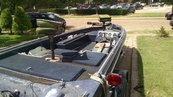 18' 1976 Ranger Outboard Bass Boat w/ Evinrude 90 Motor and Trailer for ...