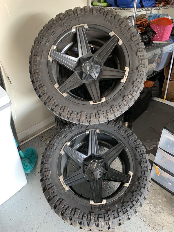 Jeep Wrangler wheels and Tires 20”