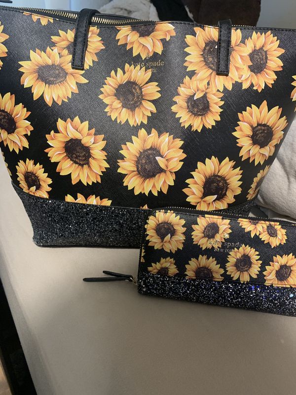 Kate spade rare sunflower purse and wallet for Sale in Grand Prairie, TX - OfferUp