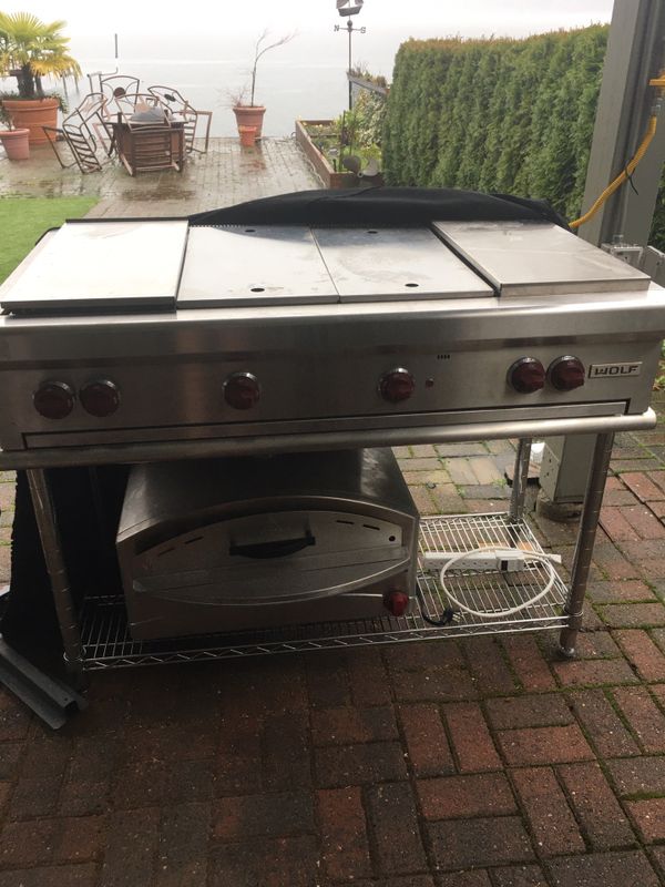 Wolf 48” cooktop great shape. 1500. Natural gas and propane converter
