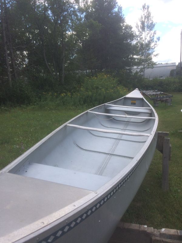 Michi craft aluminum 17 ft canoe for sale. Excellent condition for Sale
