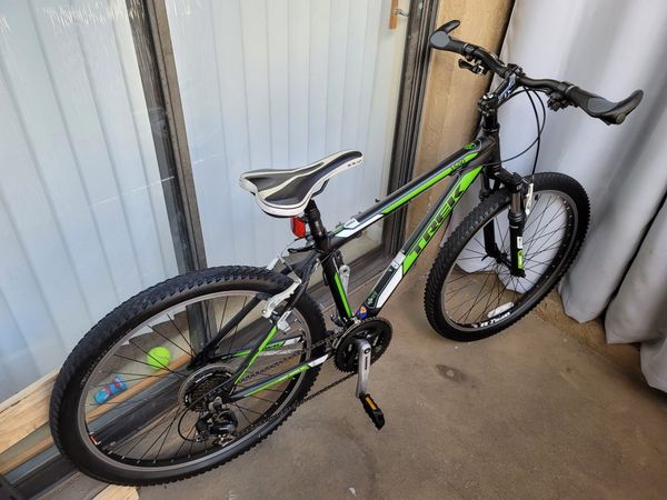 trek dual sport tire size