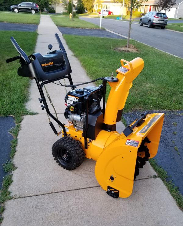 Like new Poulan pro 24" snowblower. 2 stage with 208cc OHV 6.5Hp Engine