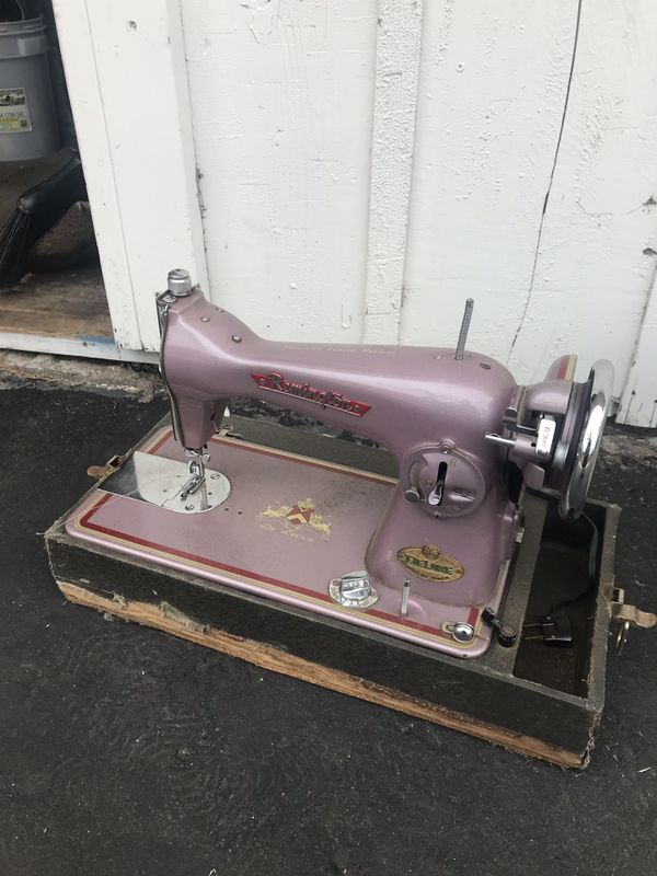Remington sewing machine Classic Deluxe for Sale in San Diego, CA OfferUp